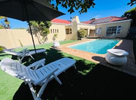 4 Bedroom Bliss, khách sạn ở Cape Town