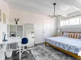 Chic Abode In Central Berkley