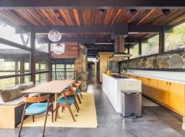 Two Creeks Treehouse