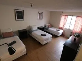 3 beds Apart in Beverly Hills Neighborhood