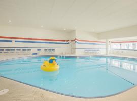 Lakefront, Close to Ski, Games, Hot Tub, Pool, hotel in Bushkill