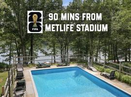 Private Lakefront with Pool, Hot Tub, Firepit, Pets, hotel Bushkillban