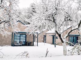 Domki Zdrojowe - Apartamentowe domki w centrum miasta - Parking, hotel v destinaci Polanica-Zdrój