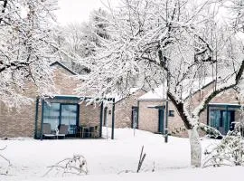 Domki Zdrojowe - Apartamentowe domki w centrum miasta - Parking