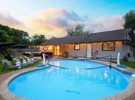 Sleeps 10 Private Pool Hot Tub Fire Pit Playground
