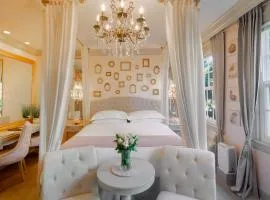 Hemingway Suites at Palm Beach Hotel Island