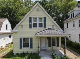 Paradise By The Park - 3 bd and 1 ba Family Getaway, hotel a Springfield