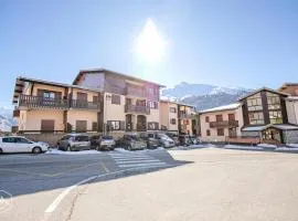 Résidence Corniche - En étage supérieur avec une belle vue dégagée sur les montagnes. MAE-4953