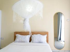 1 minute walk to Victoria Mall, pl&aacute;žov&yacute; hotel v destinaci Entebbe