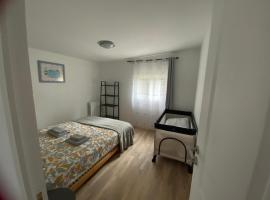 Guests House, Hotel in La Vespière