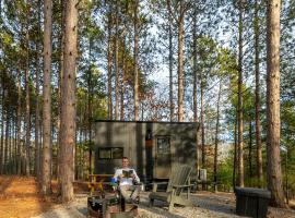 Postcard Cabins Wild Rose, Outdoor Collection by Marriott Bonvoy, camping em Wild Rose