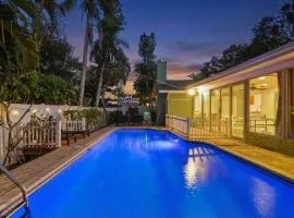 5 Minutes to Beach Heated Pool Karaoke Spacious