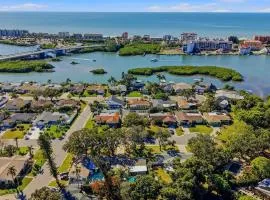 5 Minutes to Beach Heated Pool Karaoke Spacious 4 Bedrooms, 2 Baths