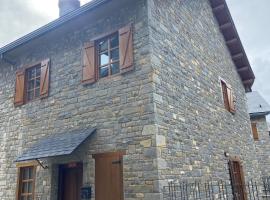 Chalet Ibones Azules 7 pax, hotel v mestu El Pueyo de Jaca