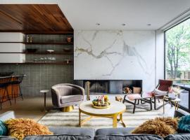 Pacific by Rove Travel Duplex w Deck & Backyard, hôtel à Brooklyn