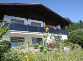 Holiday apartment with 2 bedrooms, hotel en Hohenpeißenberg