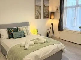 The COSY CORNER, less than a mile from Luton town centre and a mile away from Luton Airport