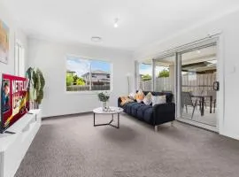Peaceful Schofields 5BR Near Station Garage