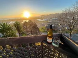 The White Haus - Beach -Wine -Hot tub -Seafood