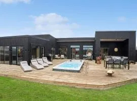 Amazing Home In Ebeltoft With Sauna