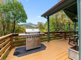 Bella Vita - Pet Friendly Cabin, ξενοδοχείο σε Maggie Valley
