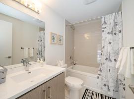 Centrally Located 3-Bedroom Townhouse in Vaughan, готель у місті Вон