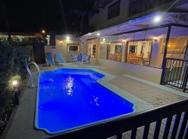 Hotel La Roza e Restaurante Grill, готель у місті Пення