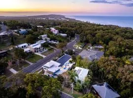 KiteSurf House 1770 - Iconic Home, Minutes From Main Beach