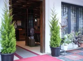 Thekkady Arasi Hotel