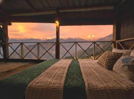 Chaukhamba Cradle, hôtel à Ukhimath