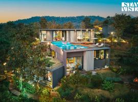 StayVista at The Solitaire Home with BBQ, Lawn, AC, Hotel in Dhamni