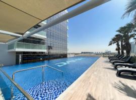 Free housekeeping visits during your stay - StayShort - Cozy Studio in DAMAC Hills that Sleeps 2, Hotel in Dubai Marina