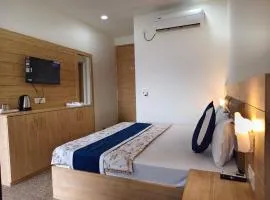 Hotel DR Bhawan Near Banke Bihari Temple Vrindavan By HRG