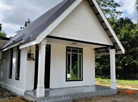 Jertih에 위치한 호텔 Moksu Garden Tiny House jerteh