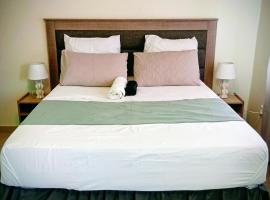 Visitors' Paradise Guest House, hotel in Newcastle