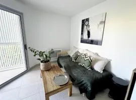 Appartement neuf, tv, wifi, clim, parking gratuit