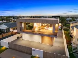 Karewa Luxury Escape Heated Pool Spa and beach