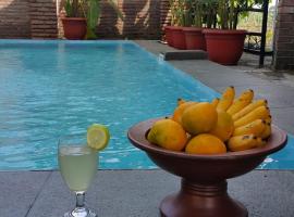 Villa Azzyra, hotel en Pakem