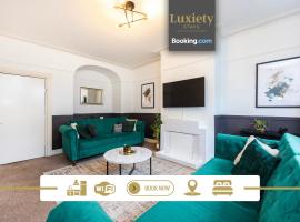 Stylish 3BR Home By Luxiety Stays Short Lets & Serviced Accommodation Chelmsford - City Centre, High Street, hotel in Chelmsford