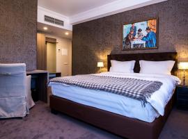 ZENTRUM Hotel, ξενοδοχείο στο Kισινάου