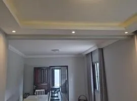 Casa espaçosa e confortável com lindo jardim em Bal Camboriú