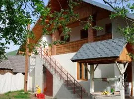 Casa dintre lacuri
