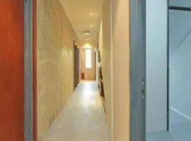 OYO 90662 The 1975 Hotel