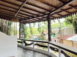 Thousands of Bottles - Hostel and Trekking