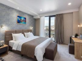 Brooch Boutique Hotel, tapak glamping di Tbilisi City