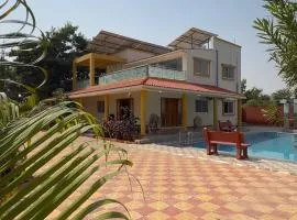 Sriavadhoota Farmhouse by MaaStays