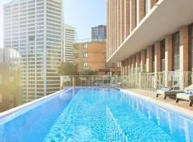 Town Hall Luxury 2BR2Bath cityview Condo with Pool Gym