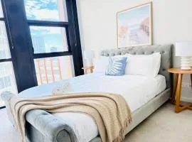 Sydney CBD Stylish 2BR2Bath Condo with Pool Gym -1