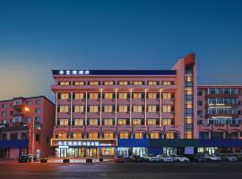 Art Hotel, готель з парковкою у місті Hunchun