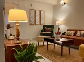 Vinyāsa Peaceful 2BHK NH Hari ki Pauri, hotel di Haridwār